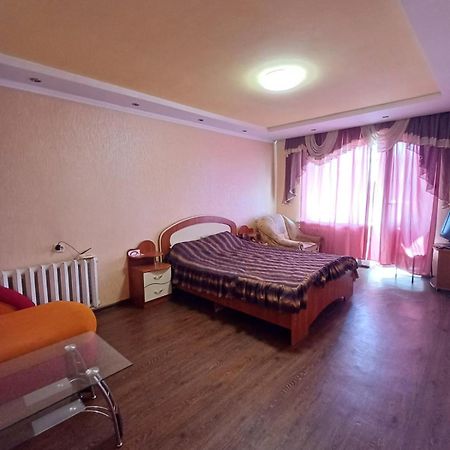 1 Комнатная Квартира Остановка Торговый Центр Cerkasî Exterior foto