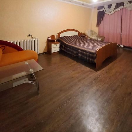 1 Комнатная Квартира Остановка Торговый Центр Cerkasî Exterior foto